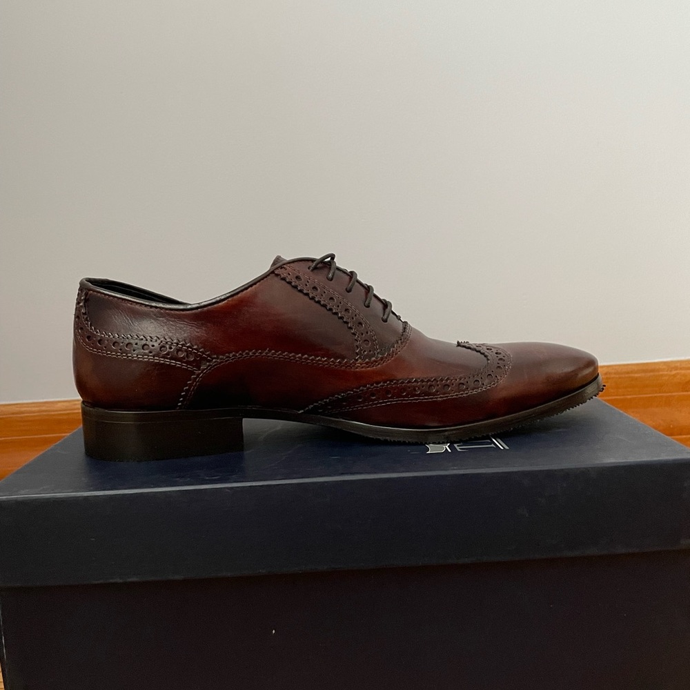 Brand new Thompson Italian made dress shoes in original box
